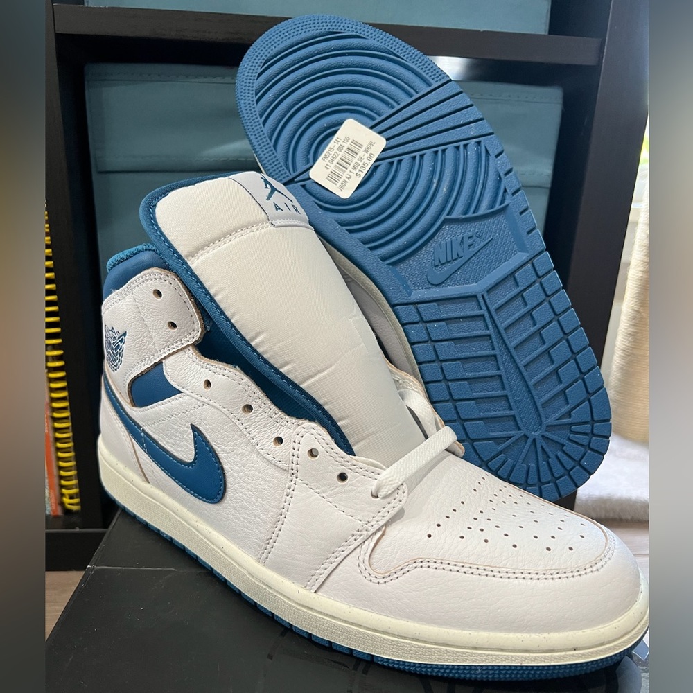 NEW Air Jordan 1 Mid. White and Blue